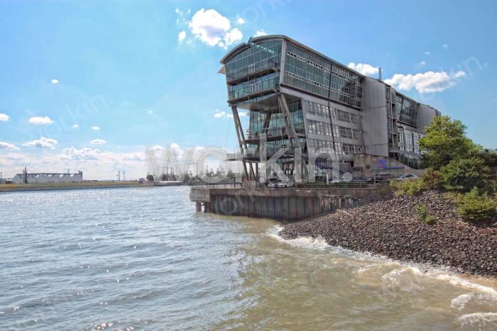 Büro mieten Hamburg-Altona: England-Terminal, Van-der-Smissen-Straße 1-2. nahe Königstraße. Foto 2